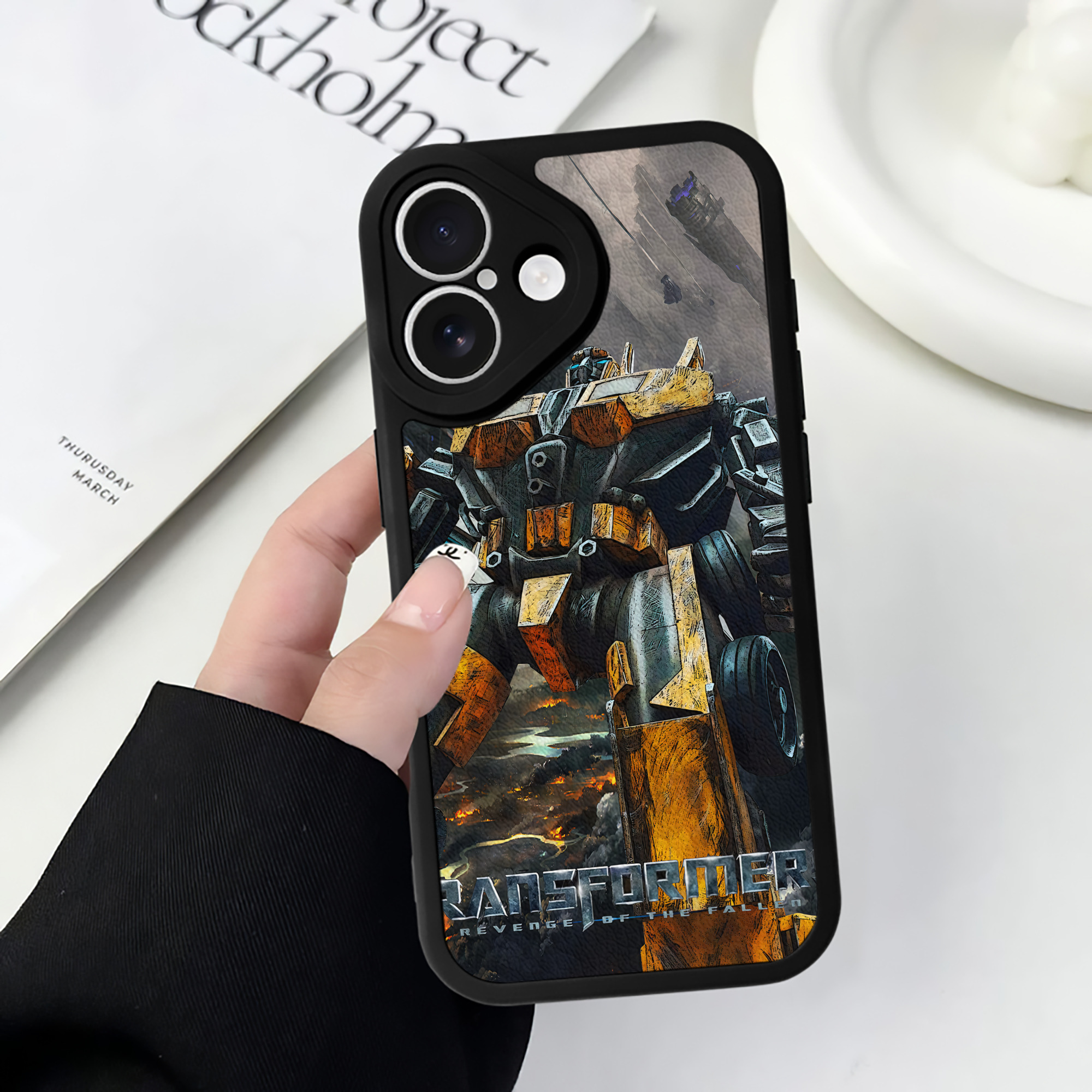 （画像用） Transformers トランスフォーマー 【iPhone 16シリーズ対応】シリコンスマホケース（レザー調） 材質：シリコン